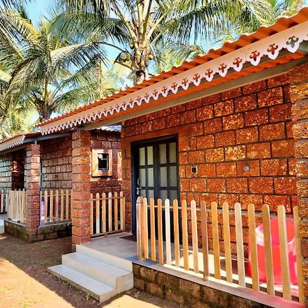 Saka Kadams Home Stay Guhāgar Екстериор снимка