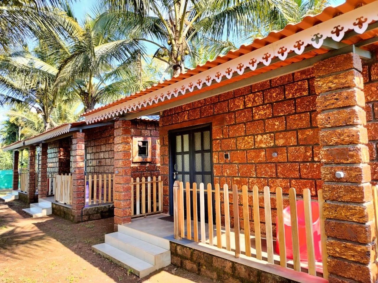 Saka Kadams Home Stay Guhāgar Екстериор снимка